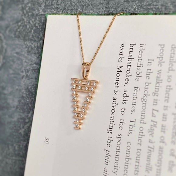 LAST ONE Necklace 18k Gold Plated Triangle Pendant Necklace With Zircon - Picture 2 of 9